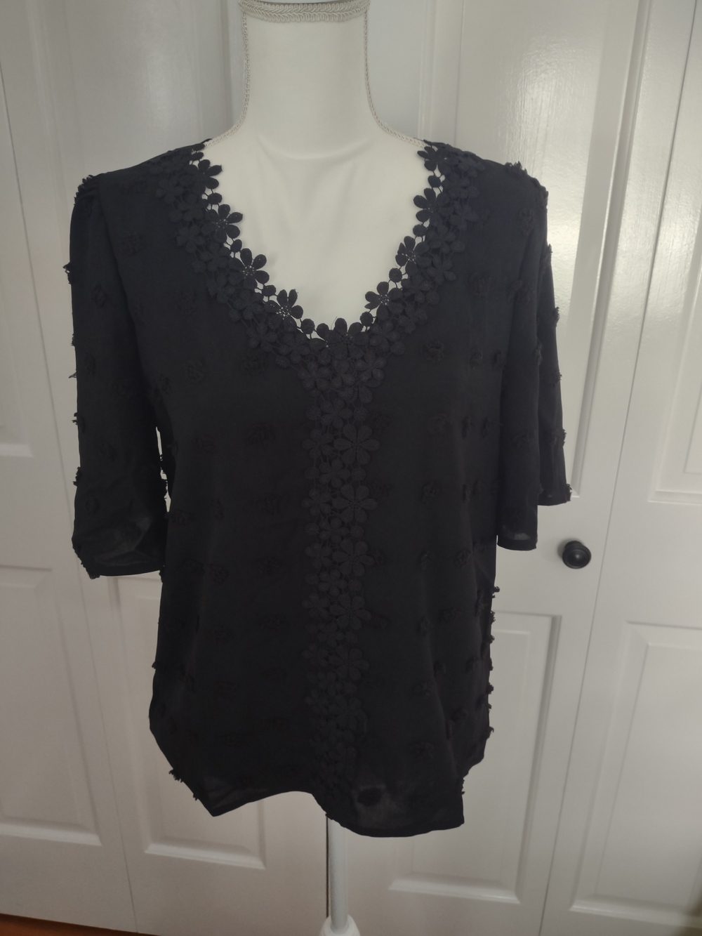 Source Unknown Black Floral Applique V-Neck Blouse